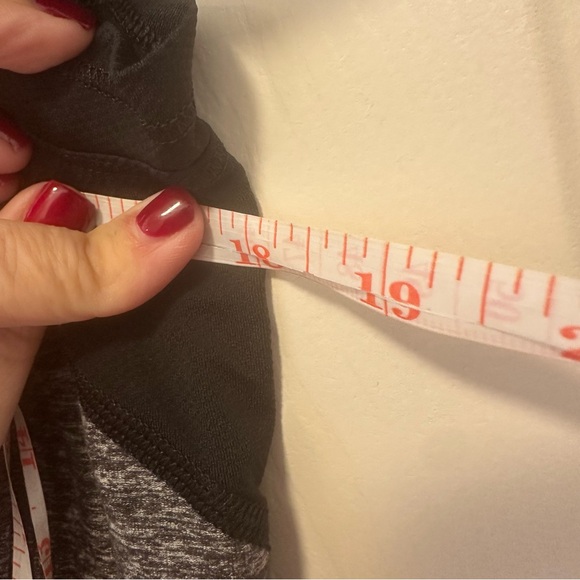 Lululemon Star Runner Short Sleeve Shirt In Black/Gray
Size 8 - Picture 6 of 6